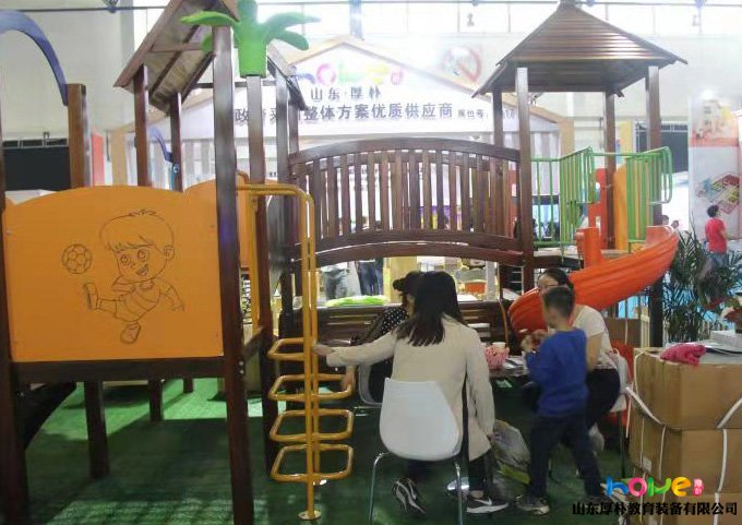 幼兒園滑梯 幼兒園戶外木制大型滑滑梯 實(shí)木造型滑梯定制