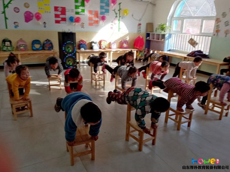 幼兒園椅子舞元旦節(jié)目的主持串詞